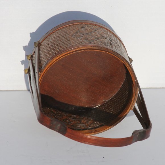 Vintage Chinese Woven Rattan Carrying Basket with Large Tripartite Handle - Picture 7 of 8